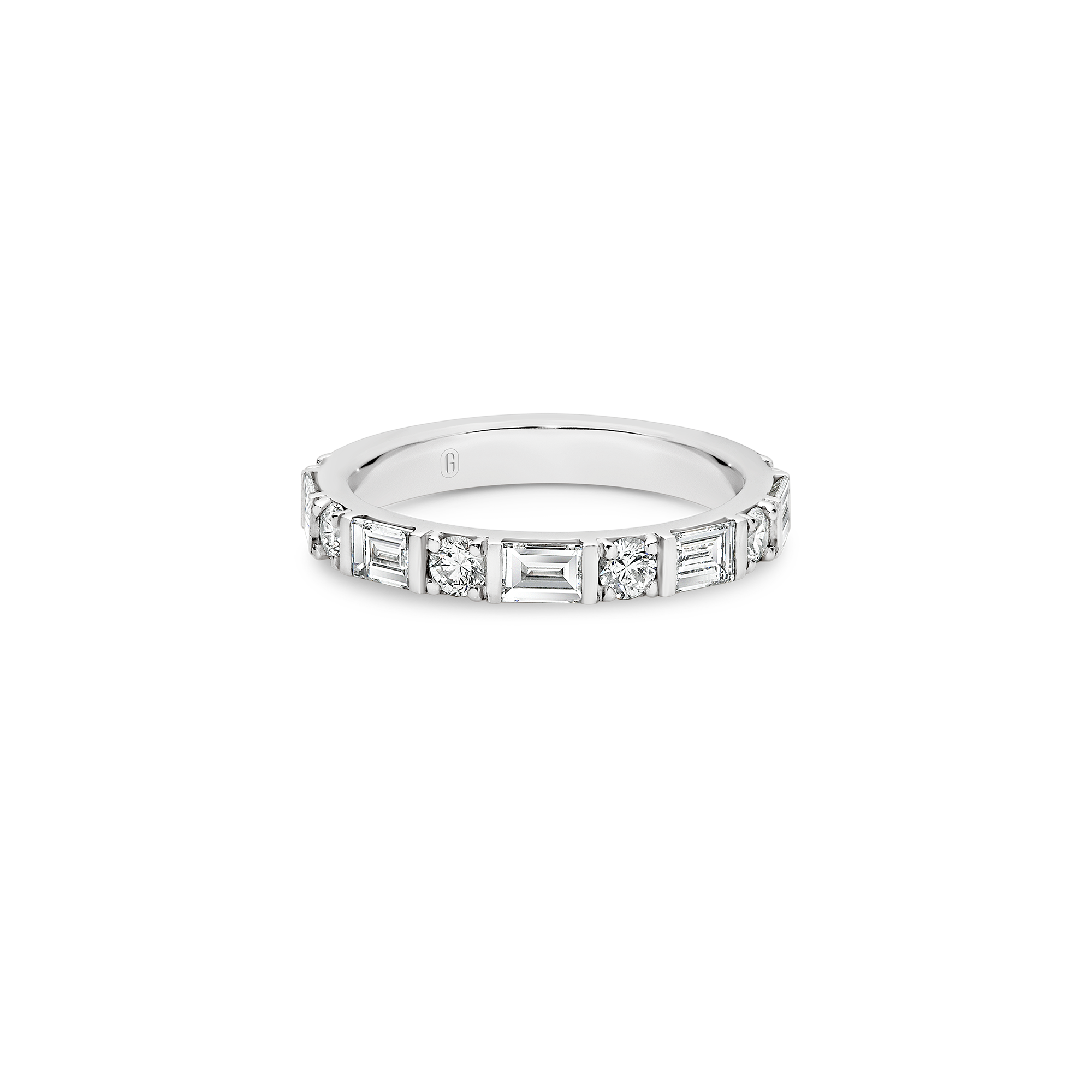 ROUND BRILLIANT CUT BAGUETTE DIAMOND RING