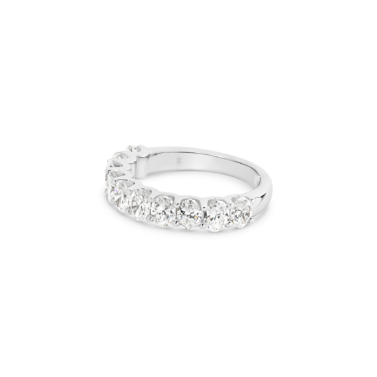Alternative view of OVAL CUT DIAMOND BAND