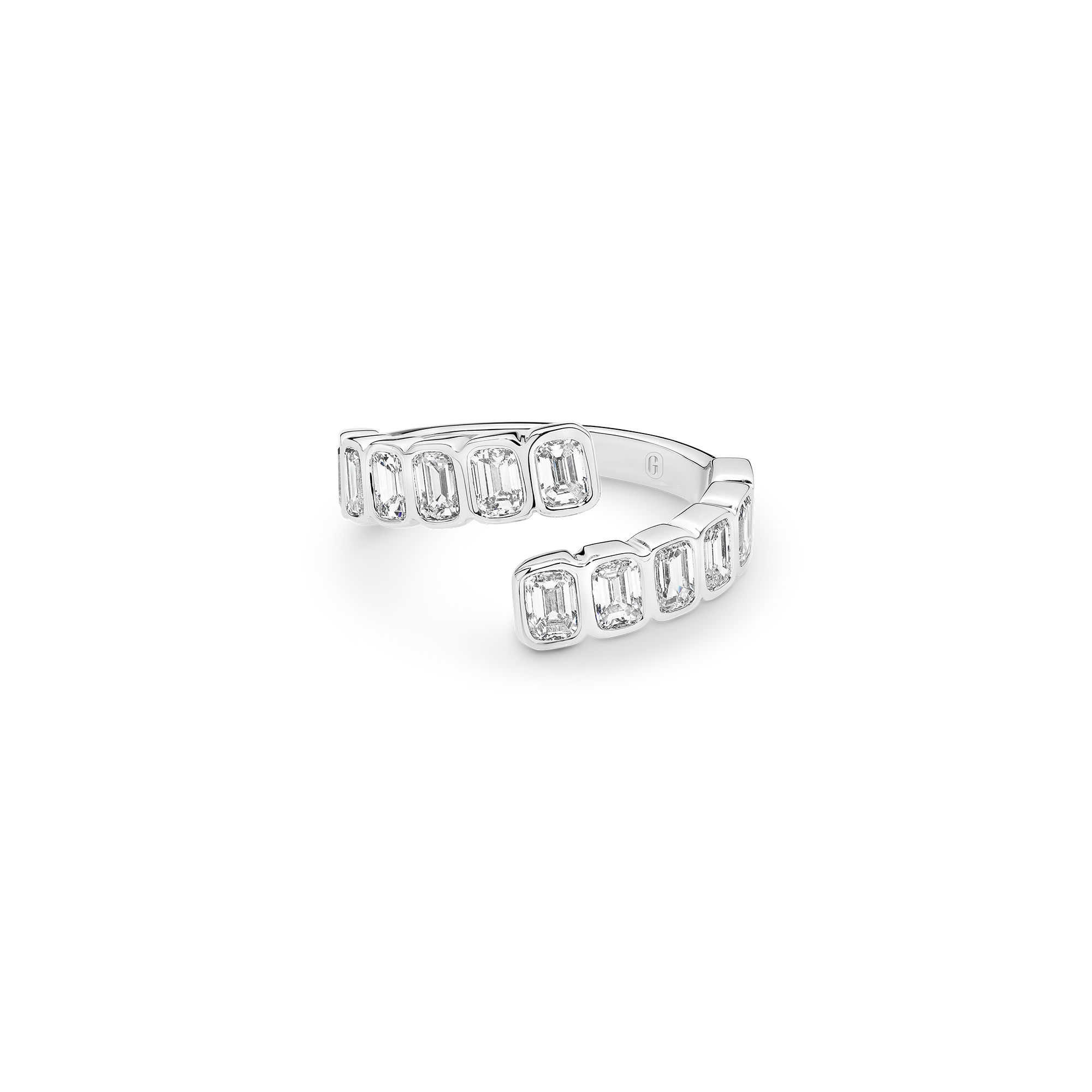 BEZEL TWIRL EMERALD CUT DIAMOND BAND