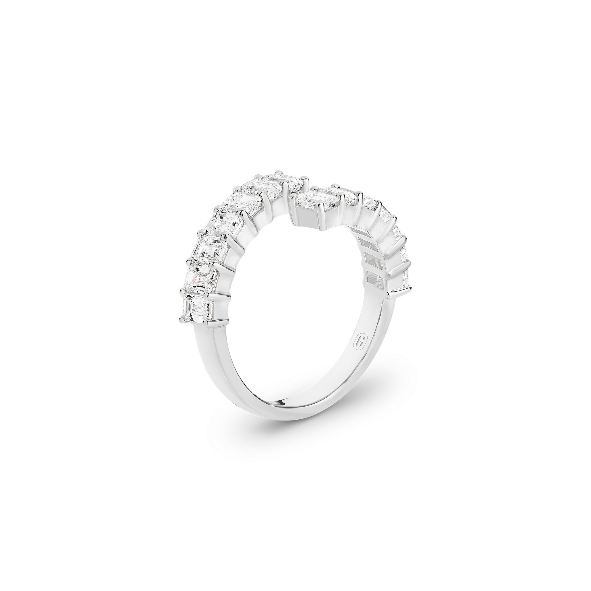 TWIRL EMERALD CUT DIAMOND BAND - Image 3